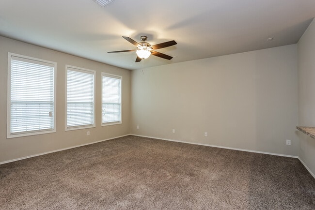 Photo - 202 Shetland Ct