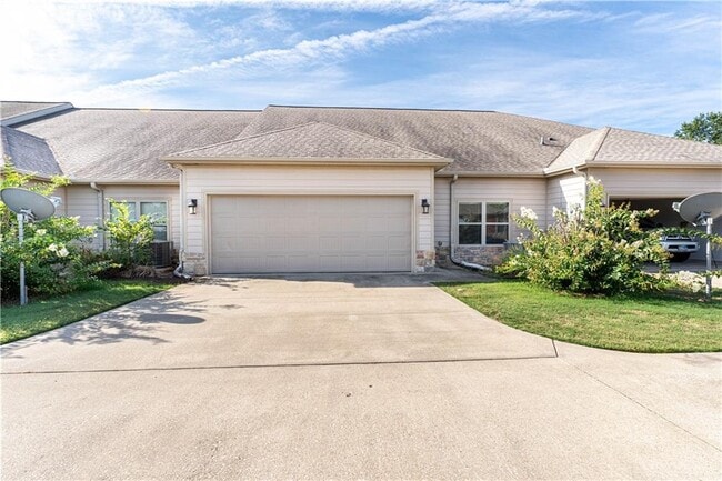 Photo - 2009 S Dixieland Rd Townhome