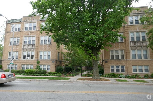 Building Photo - 2 Bedroom I bath Condo in Oak Park Unit 3W