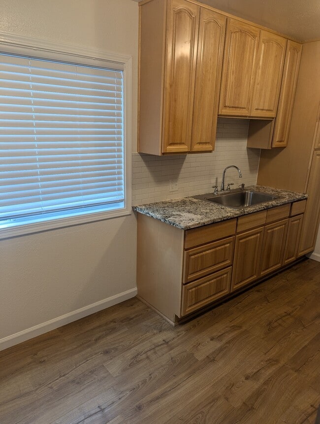 Building Photo - 875 Northrup St Rental