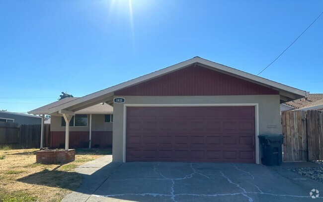 Building Photo - Charming West side 3 bedroom Rental