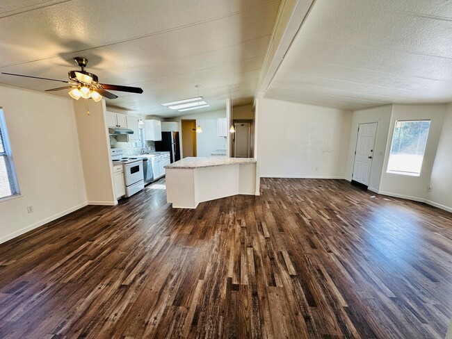 Photo - 14014 NE 70th Ave
