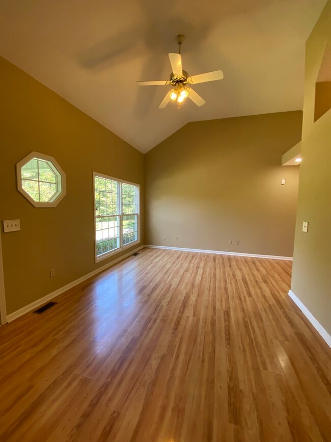 Photo - 110 Cornett Ln