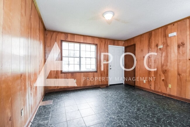 Photo - 638 S Elm St