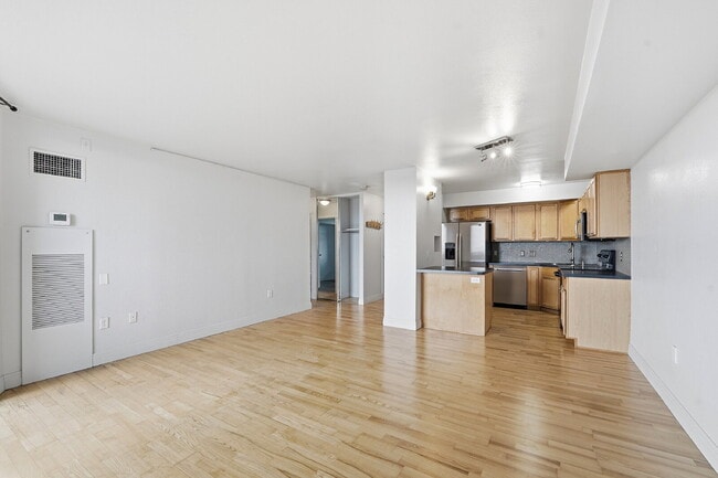 Building Photo - $1,670.95 with $300 off the first month's rent, 1 Bed - 1 Bath, Condo in Denver with Washer and D... Unit #714