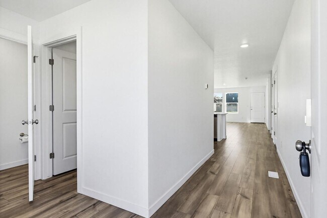 Photo - Stunning 4-Bed Home with 3-Car Garage in Cirrus Pointe – Caldwell