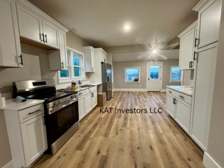 Building Photo - 168 Blain St