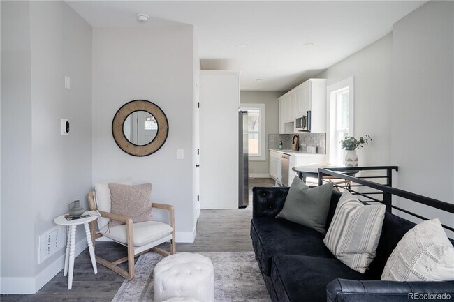 Photo - 721 W 5th Ave