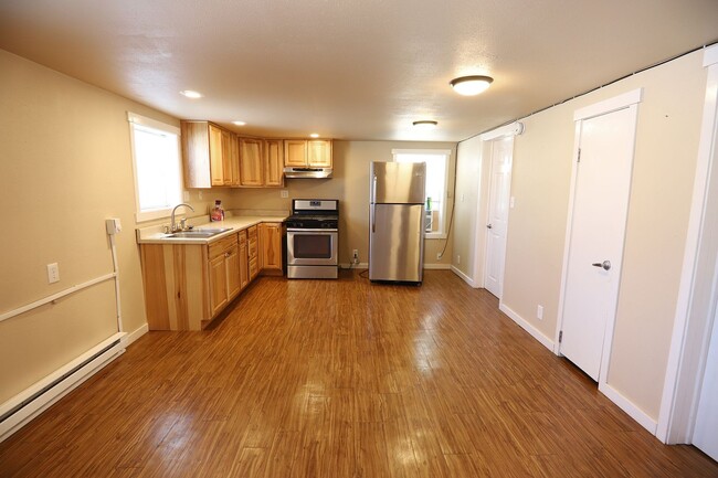 Photo - 703 S Main/Units 1-3 Unidad 3