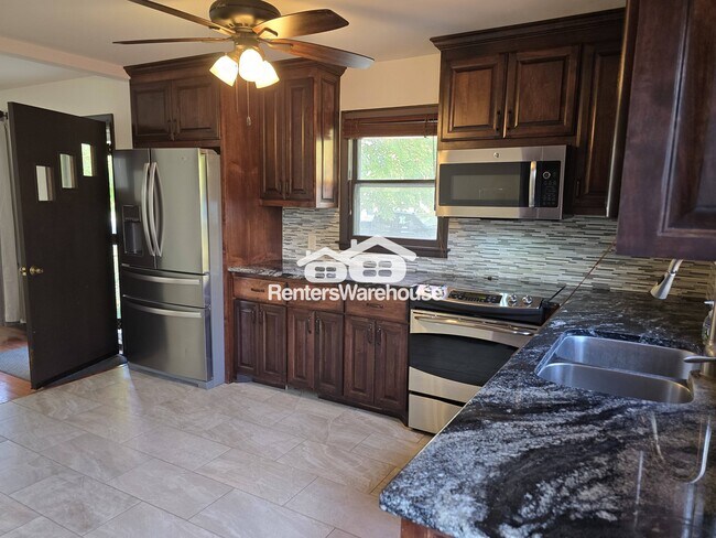 Photo - 810 3rd Ave E