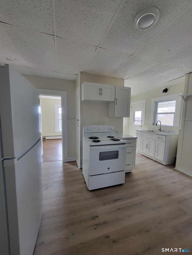 Building Photo - 260 Summit St Unit 2B