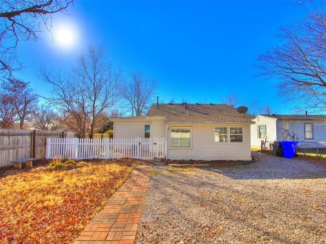 Photo - 1213 Iowa St