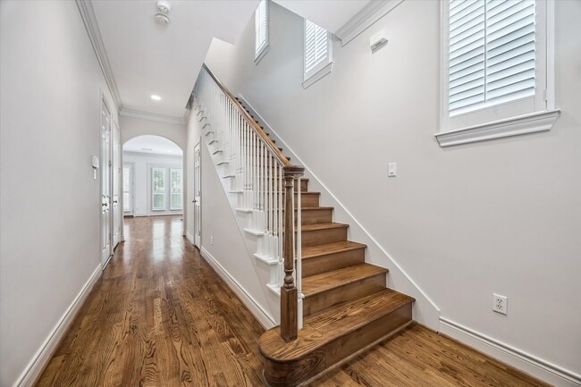 Photo - 1811 Devonshire Crescent