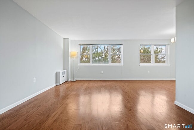 Photo - 891 Farmington Ave Unit 5F
