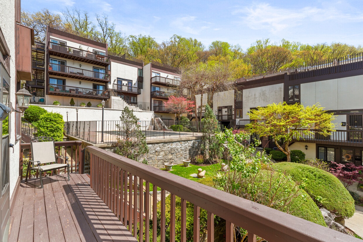 Photo - 1200 Warburton Ave (Yonkers, NY)