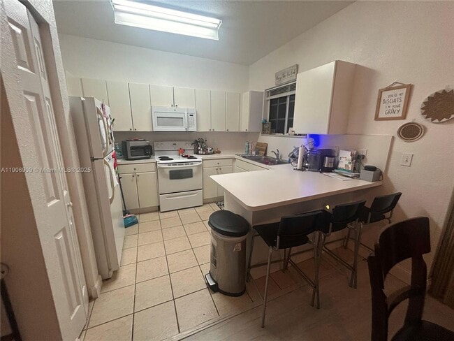 Building Photo - 2590 NE 3rd Dr Unit 203