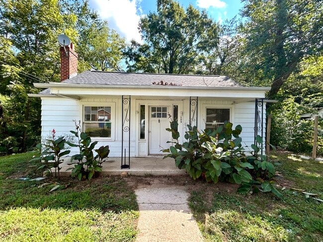 Building Photo - 309 Coggins Ave Rental