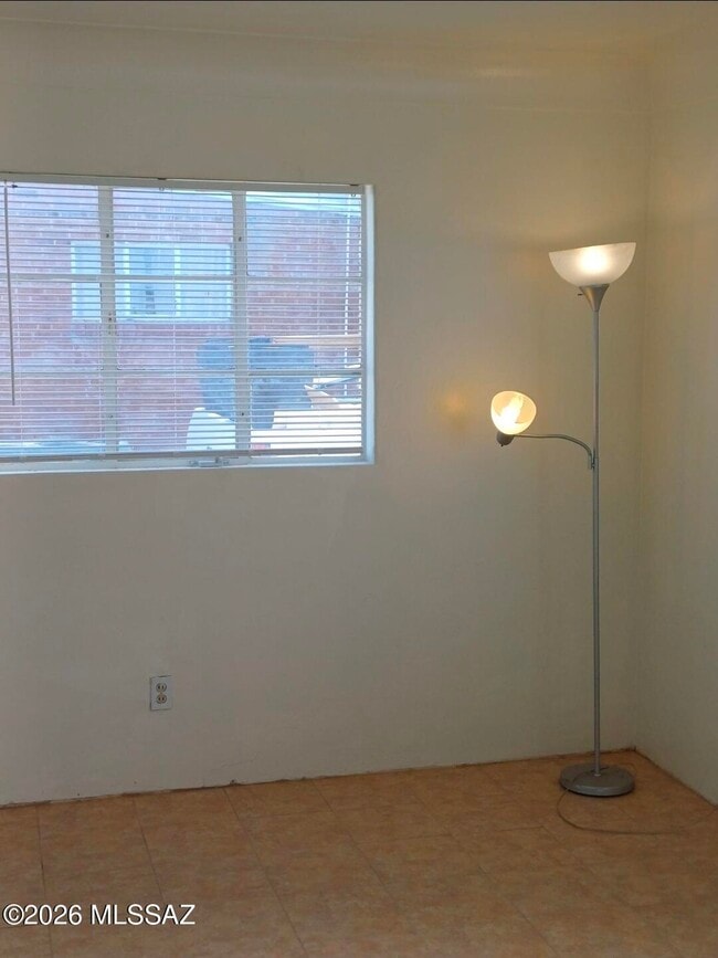 Photo - 4039 E North St