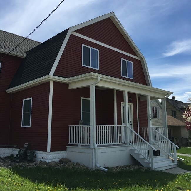 Photo - 265 W State St