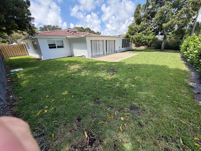 Photo - 349 NE 31st St