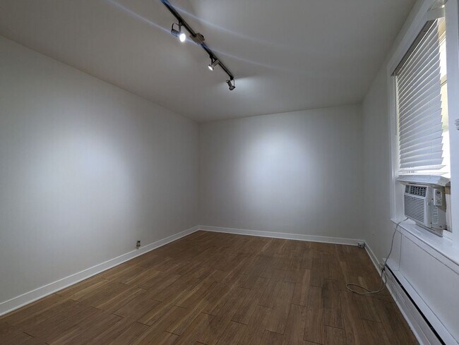 Photo - 511 W Belmont Ave Unit 46