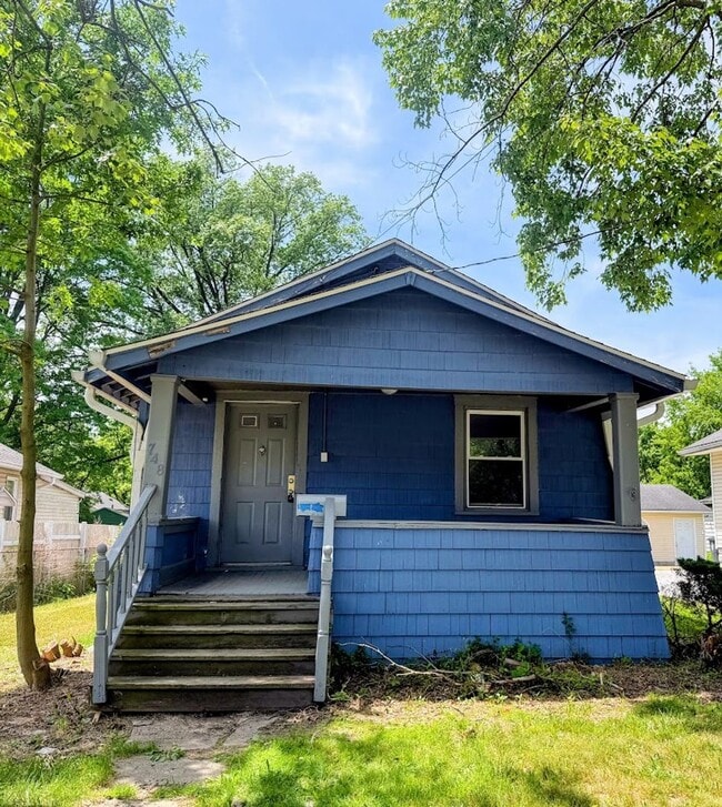 Building Photo - Three bedroom one bathroom home for rent