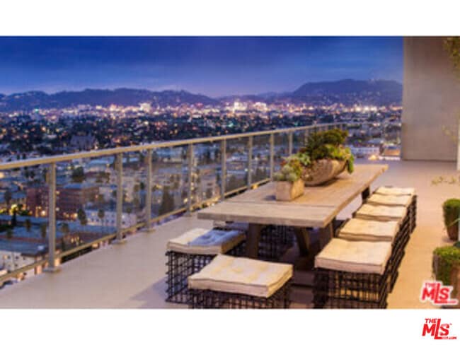 Building Photo - 3785 Wilshire Blvd Unit 1611 Rental