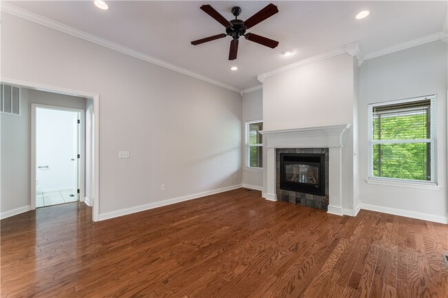 Photo - 32 Latshaw Dr