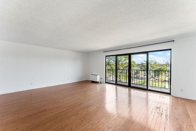Building Photo - 1150 River Rd Unit 4F