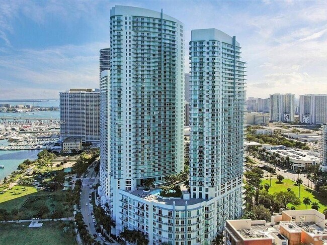 Building Photo - 1900 N Bayshore Dr Unit 3202 Rental