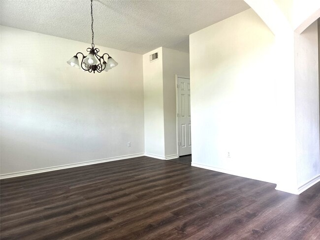 Building Photo - 2202 Cherry Hill Ct