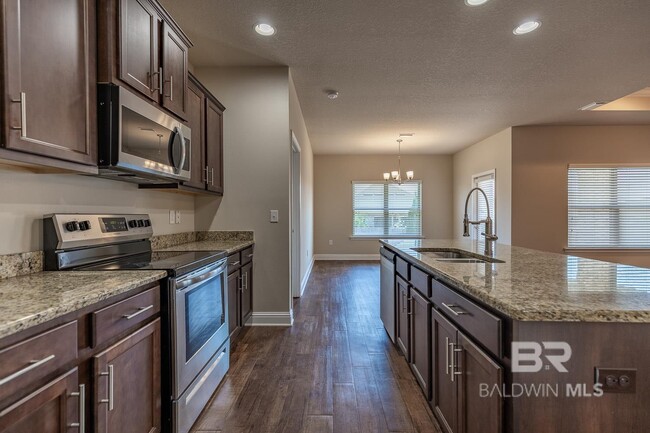 Photo - 21742 Gullfoss St