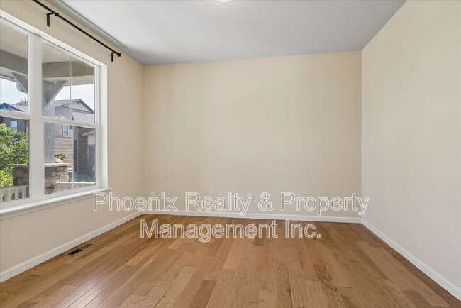 Photo - 963 Laramie Ln