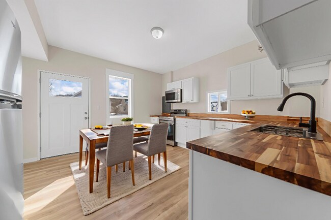 Photo - 204 E 2nd St