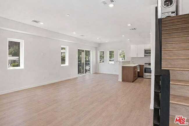 Photo - 2115 Beachwood Terrace