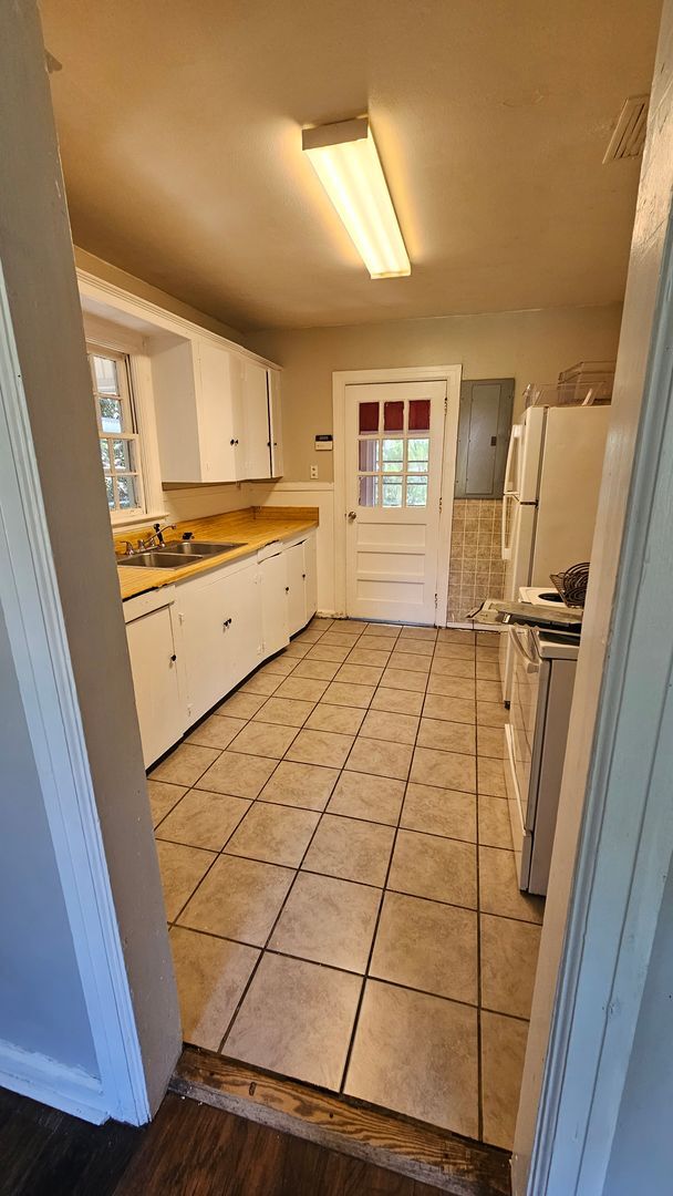 Photo - 3 bed 1 bath for rent
