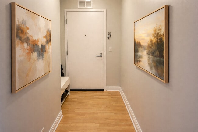 Photo - 565 W Quincy St