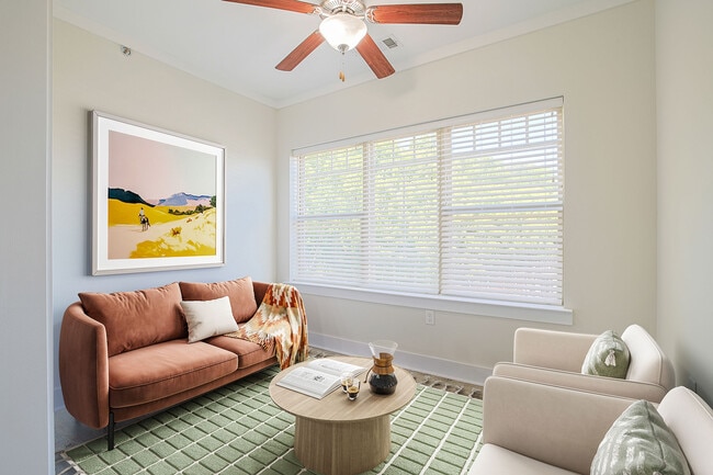 2 BR, 2 BA - 1,073SF