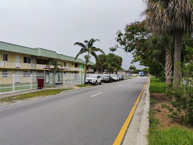 Building Photo - 505 NW 177th St Unit 140