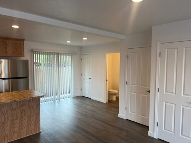 Photo - 1106-1108 W 11TH Unidad 1106