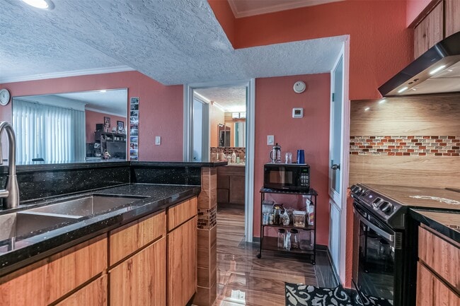 Photo - 3919 Fairmont Pkwy