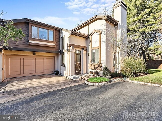 Photo - 540 Sayre Dr