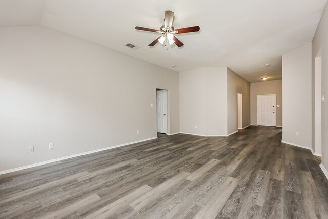 Photo - 5924 Firethorn Dr