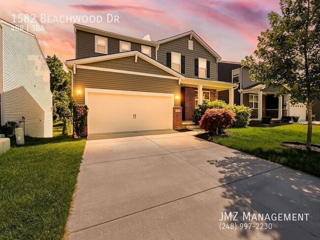 Building Photo - 1582 Beachwood Dr