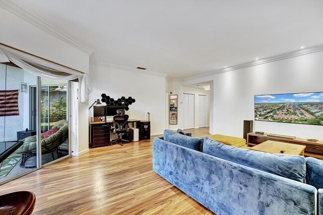 Photo - 6555 Via Regina