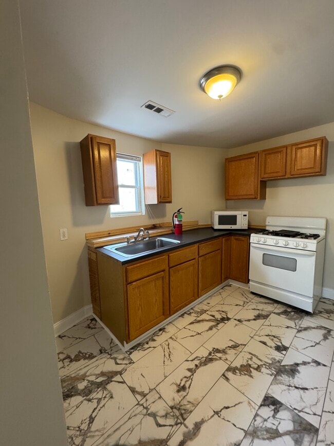 Photo - 5166 Parkside ave Unit 2nd Floor