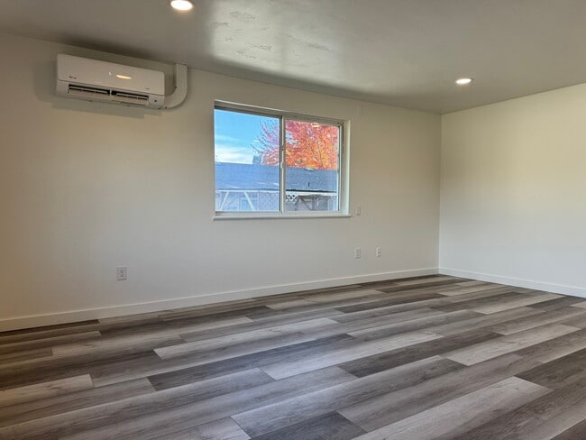 Photo - 903 Sunny Ln