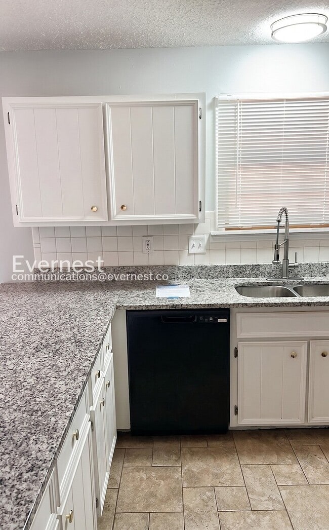 Photo - 15686 Ninety-Third Ave