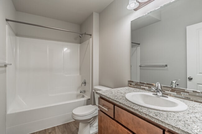 1BR, 1BA - 621SF - Bathroom