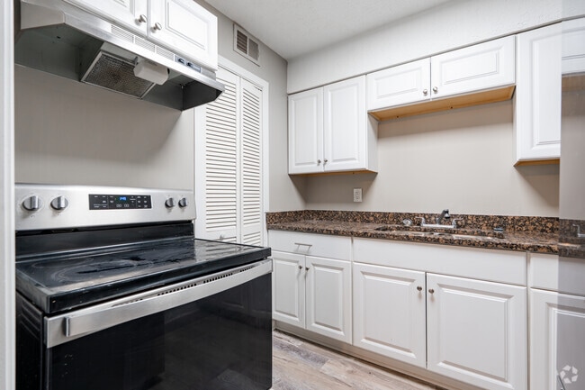 Interior Photo - Flats at Greentree Rental